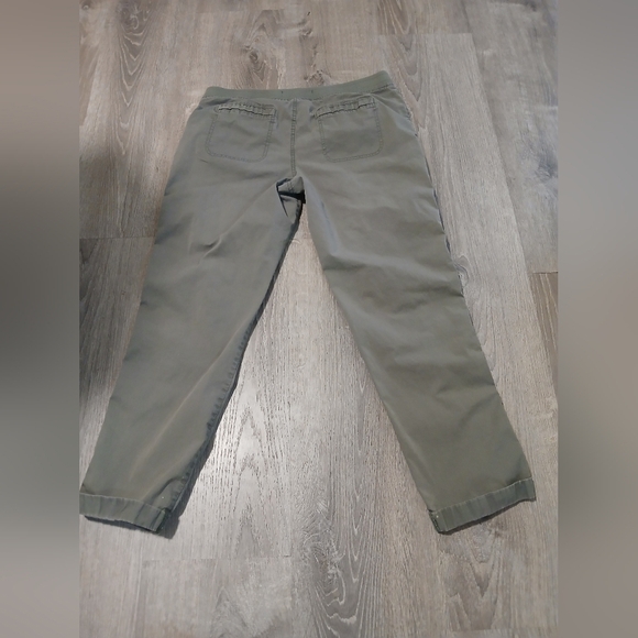 Eddie Bauer Women Pull On Green Cuffed Pants. Size 12. Has Pockets. Casual - Picture 7 of 7